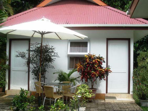 Garden Hut Apartment Victoria Exterior photo